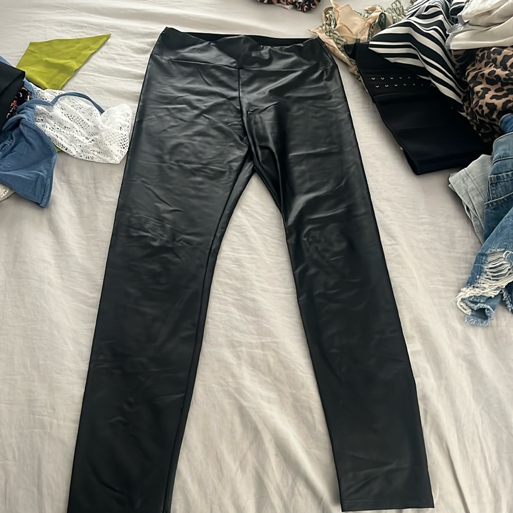 Black leggings